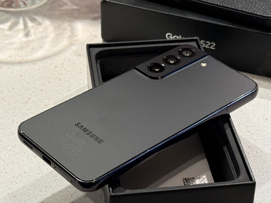 Samsung Galaxy S22 5G 128GB/8GB RAM Black - Перфектен.
