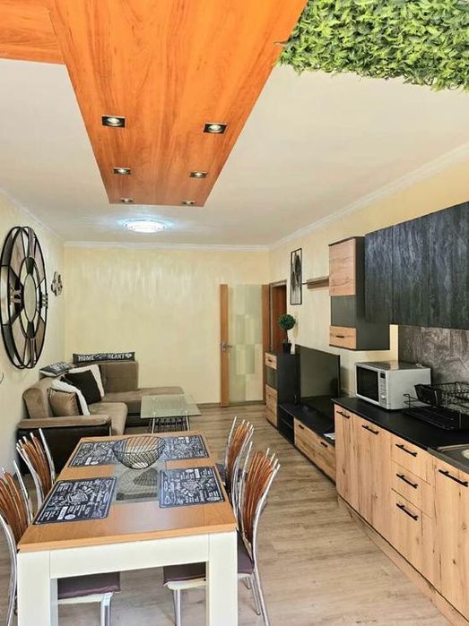 Дава се под наем Тристаен апартамент в Пловдив, Център - 118 кв.м за 550 € - Снимка #1