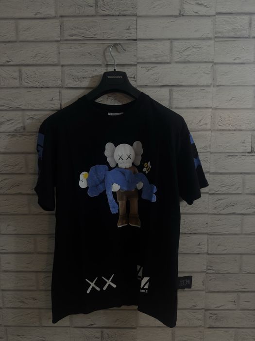 Off-white тениска.Налични размери S,M