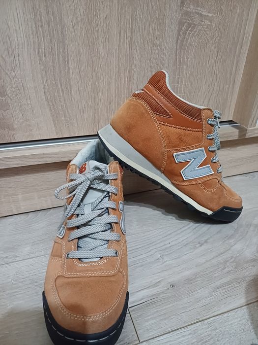 Vând ghete toamna,iarna