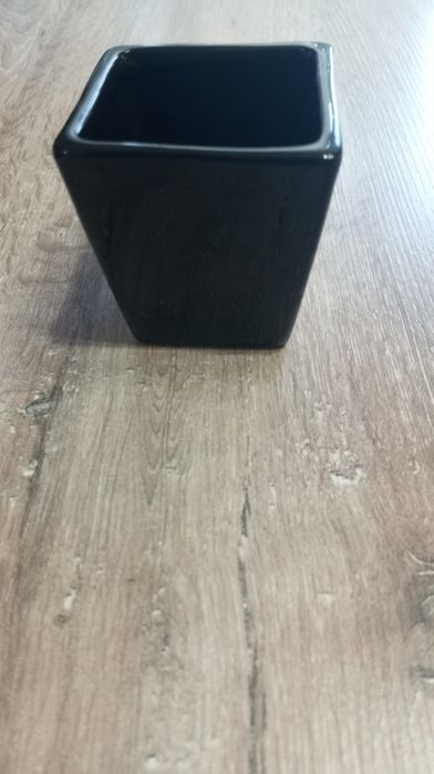 Продам соусницы белые, черные