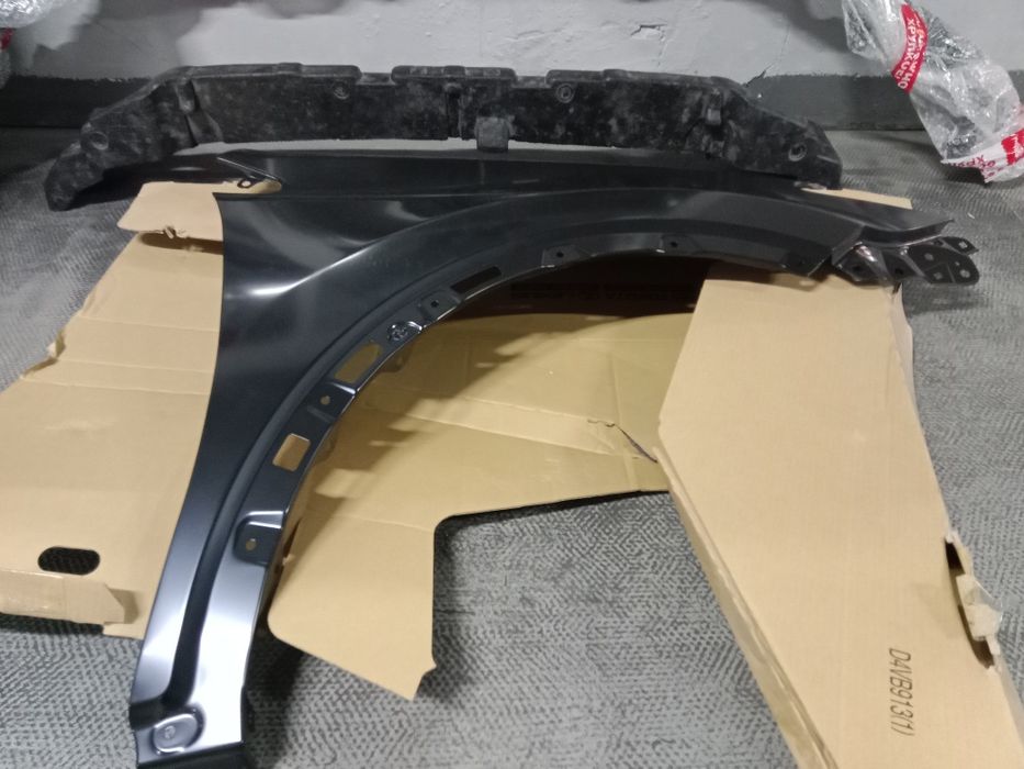 Крыло Тойота Рав4 16-19