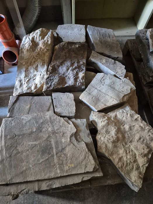 Естествена каменна настилка