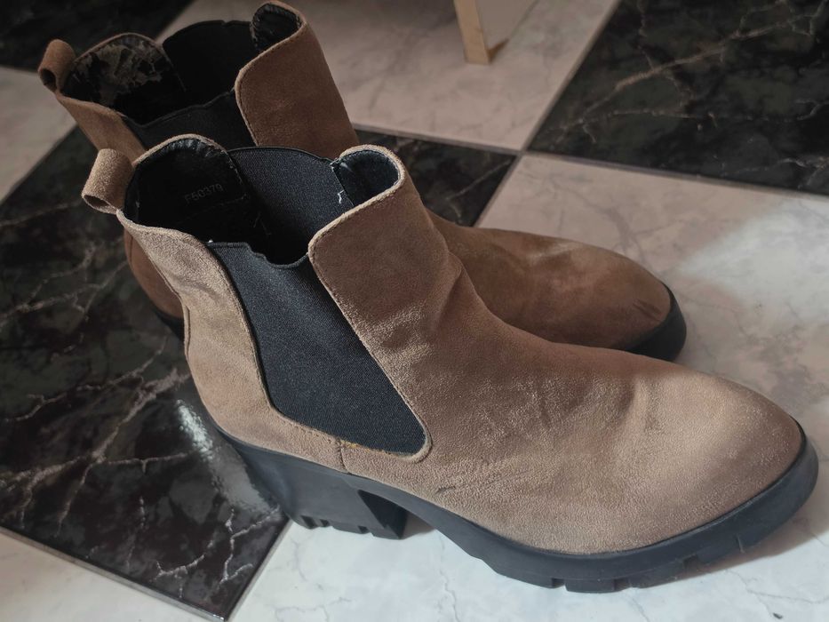 Ghete din piele de căprioară