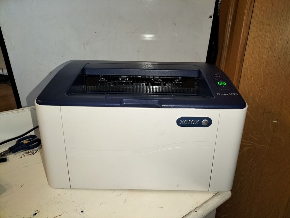 Imprimanta Xerox phaser 3020 
20pagini pe minut 
Ofer cartuș cost suplimentar 50roni(total fara cartus350)
Mai multe detalii in privat