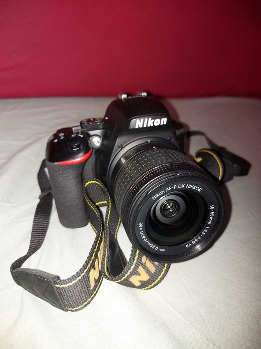 Фото апарат Nikon D5600-КАТО НОВ (само на 3267 кадъра!)+ два обектива + оригинално зарядно и оригинална батерия +стойка+фото чанта