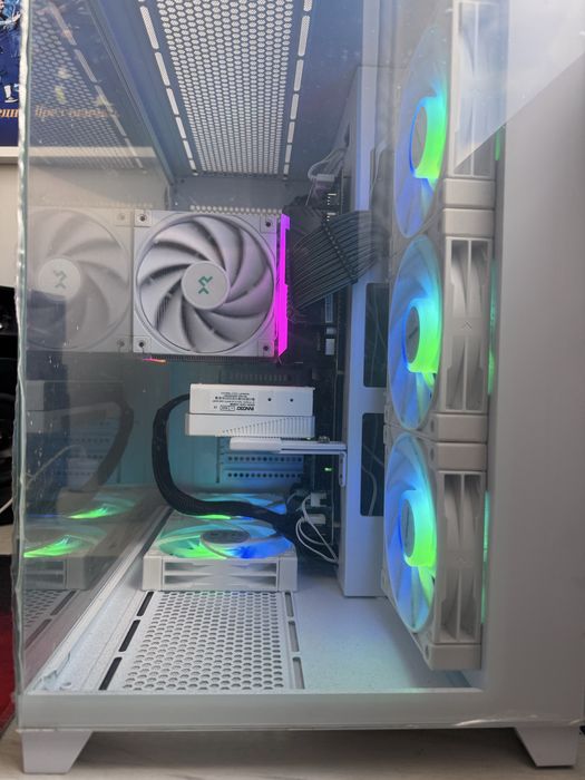 Мощен Геймърски PC | RTX 5070 | Ryzen 7 5700X3D | 32GB RAM | Гаранция