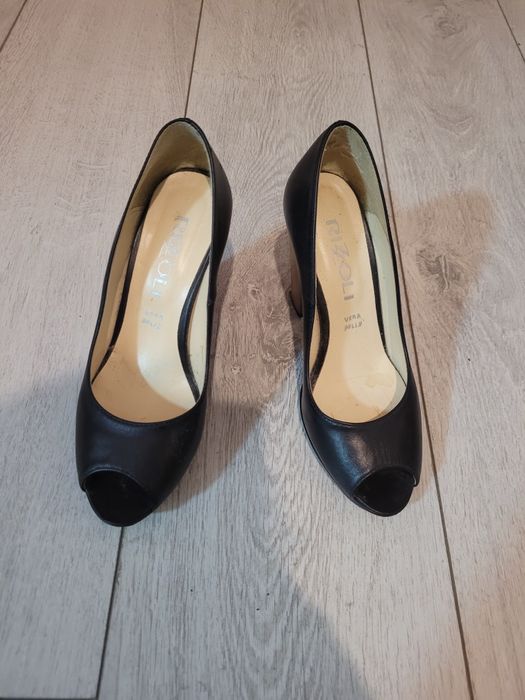 Pantofi cu toc, din piele naturala mărimea 35