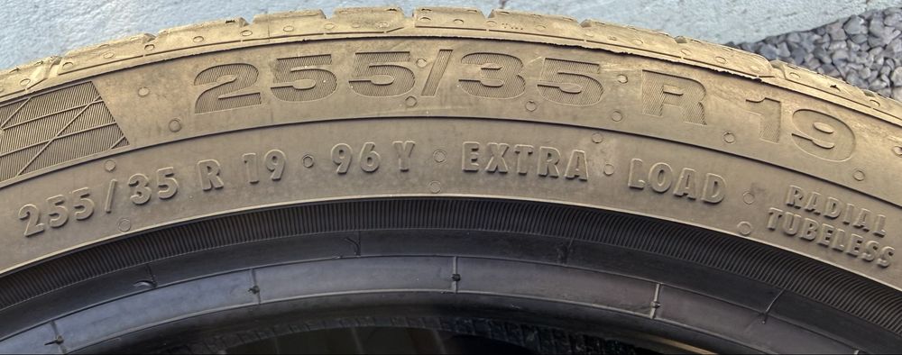 2бр 255/35/19 на 7+мм с 22дот Континентал