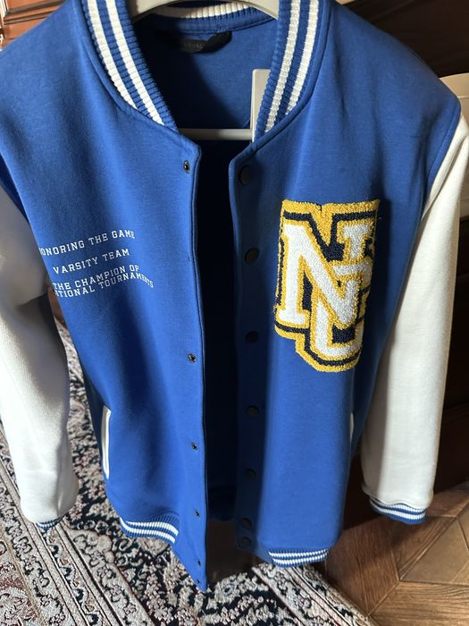 Продам бомбер новый