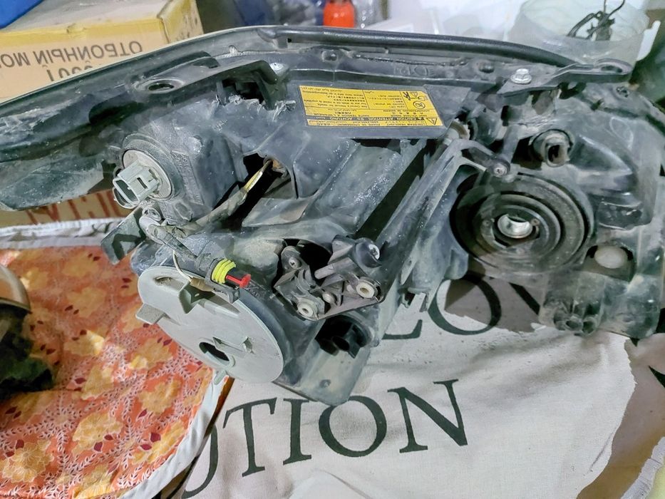 Фары на а/м Lexus rx330 ( пара) б/у