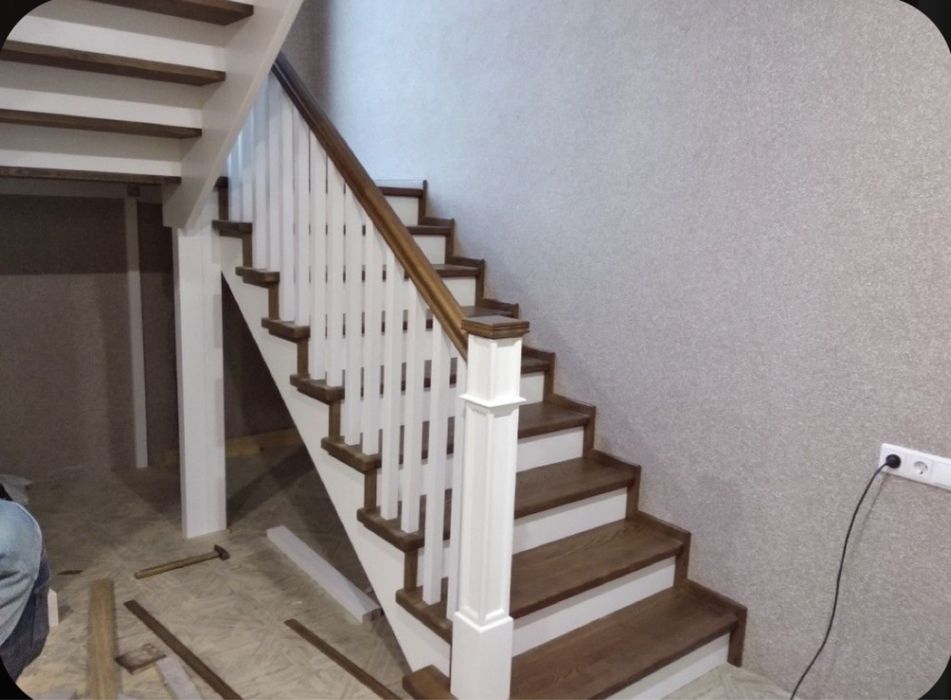 Scări interioare din stejar masiv