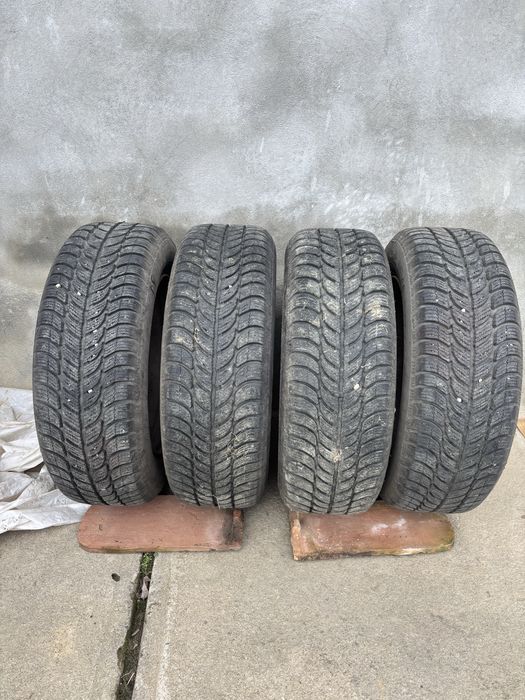 Vand anvelope  de iarna Debica 195/55/R15(se pot vinde cu tot cu jante