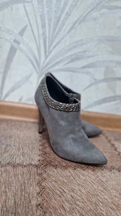 Продам ботинки (ботильоны)