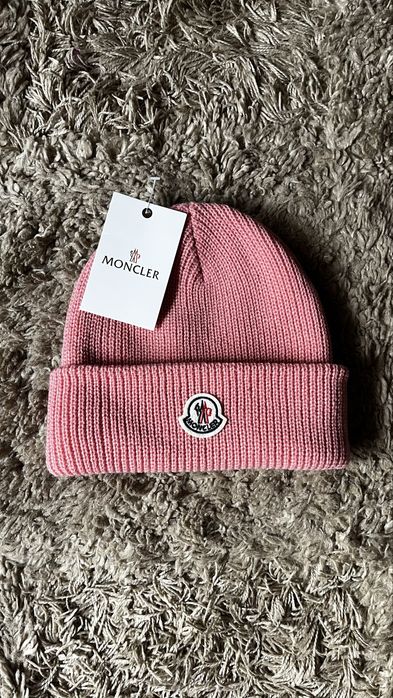 Caciuli Moncler.