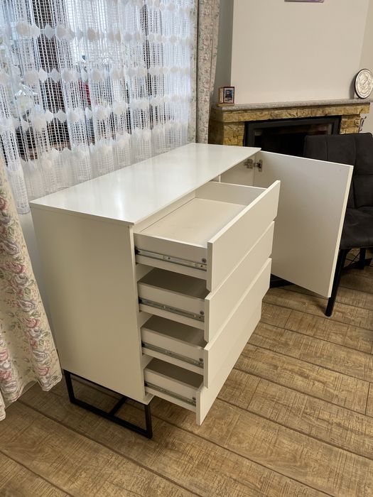 Comodă cu sertare și ușă din MDF