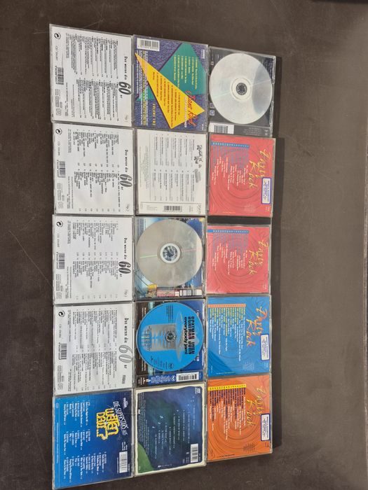 Vând 15 CD muzica usoara mixta straina artisti  internationalii,Sinatra,Bocelli,Ray Charels

- Tot