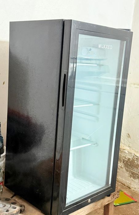 Мини холодильник, витрина холодильная для напитков