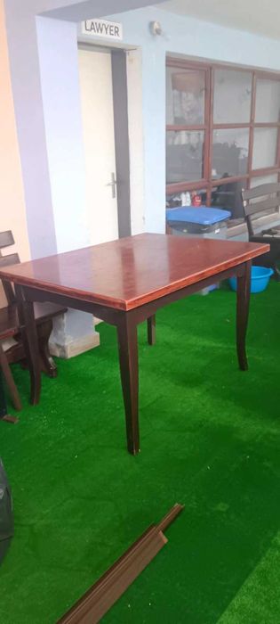 Продавам маси.....