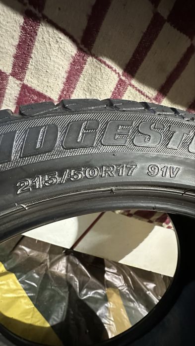 Продам шины BRIDGESTONE R17/ 215/50