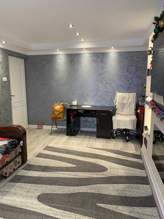 Se vinde apartament cu 2 camere ,decomandat ,etaj 4/4 cu pod.