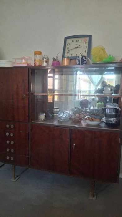 Срочно продаю сервант для гостиной — цена минимальная!