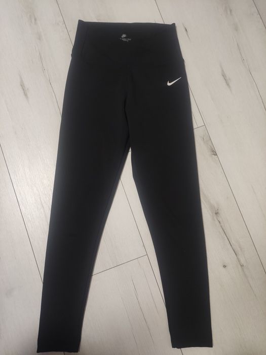 Клинове Nike и Under Armour