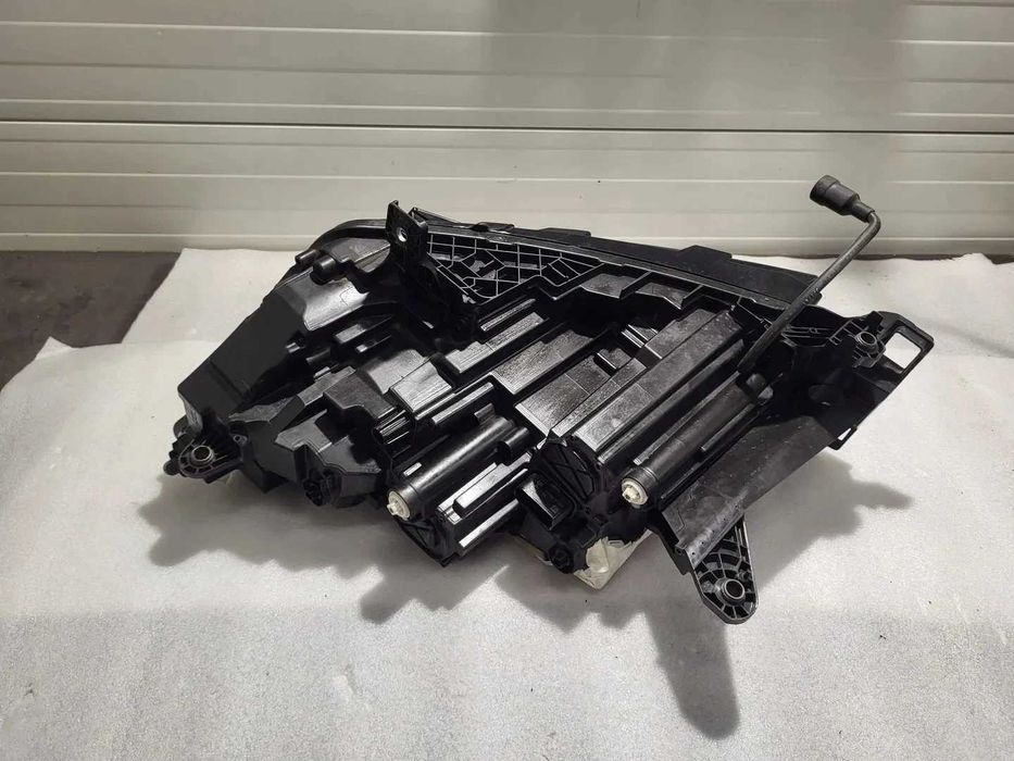 Skoda Enyaq FULL LED десен фар 2020-2025