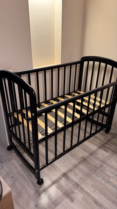 Продается комплектом Детская кроватка и комод