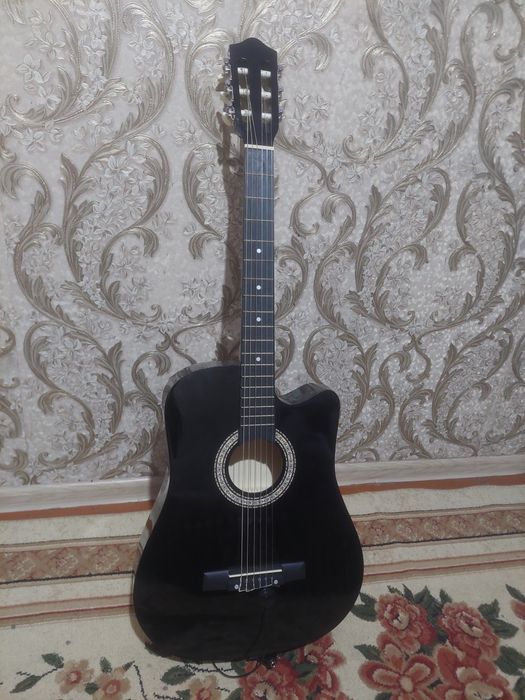 Gitara новая с чистая хорошая