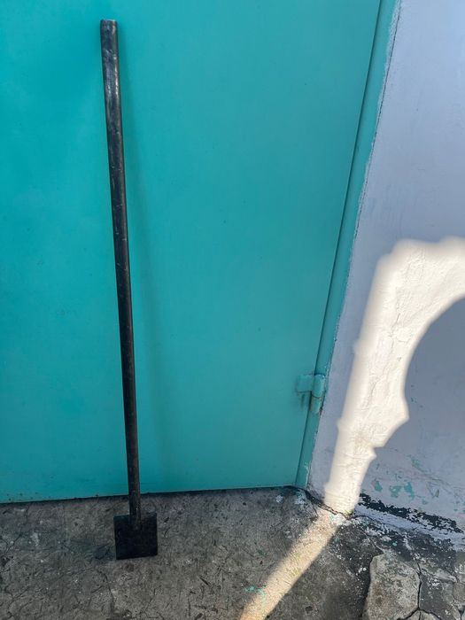 Продаю ледоруб металлический