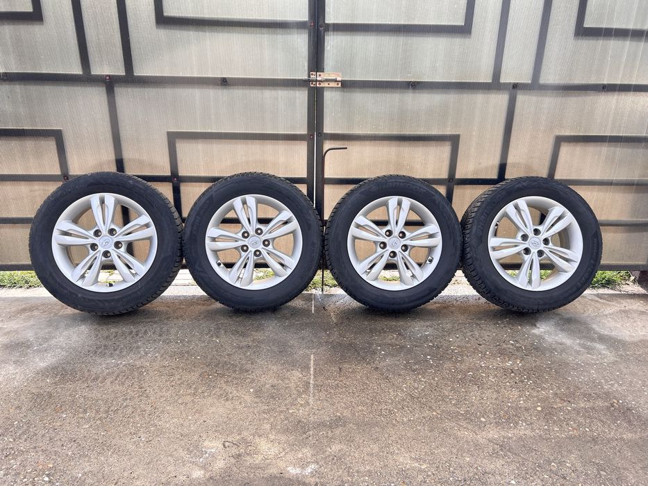 Jante aliaj 5x114,3 R17 Hyundai cu anvelope 225/60 M+S
