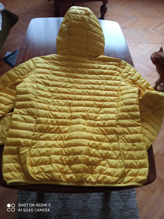 Продавам пролетно-есенно яке ново