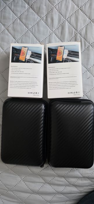 Set 2 baterii externe cu adaptoare multiple si incarcare Wireless + 2 incarcatoare  auto