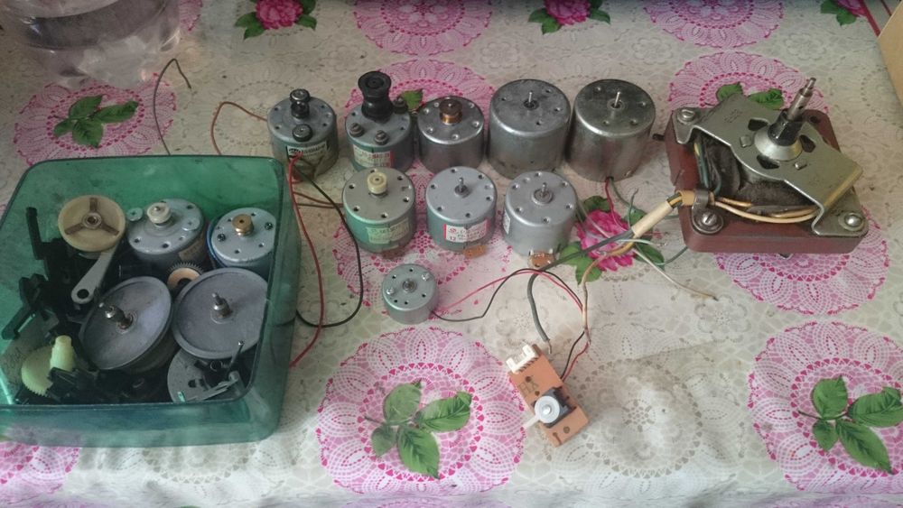 Различные моторы для кассетных магнитофонов, DVD-проигрывателей и др.