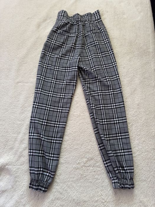 Pantaloni noi Bershka XS