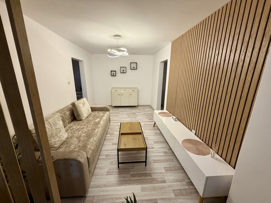 Inchiriez apartament!