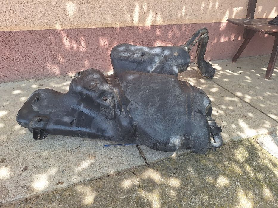 Vând Rezervor combustibil VW Bora – complet cu gura de alimentare