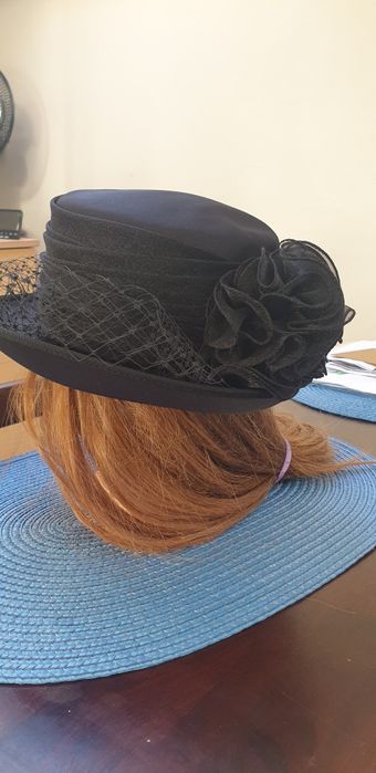 Palarie neagră pentru ocazii speciale