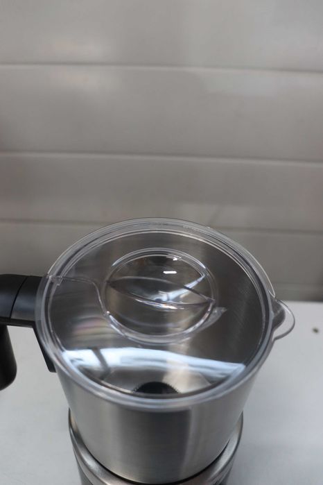 Пенообразувател за мляко Severin SM 3588 (Черен) 550W, лек ДЕФЕКТ