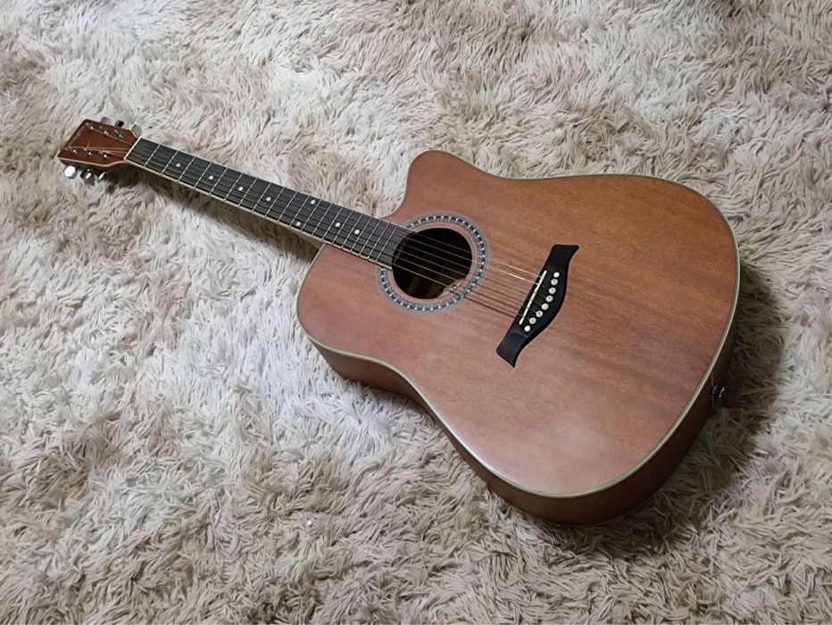 Продам гитару Adagio