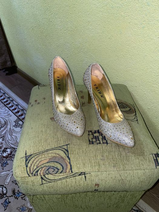 женские туфли лодочки.