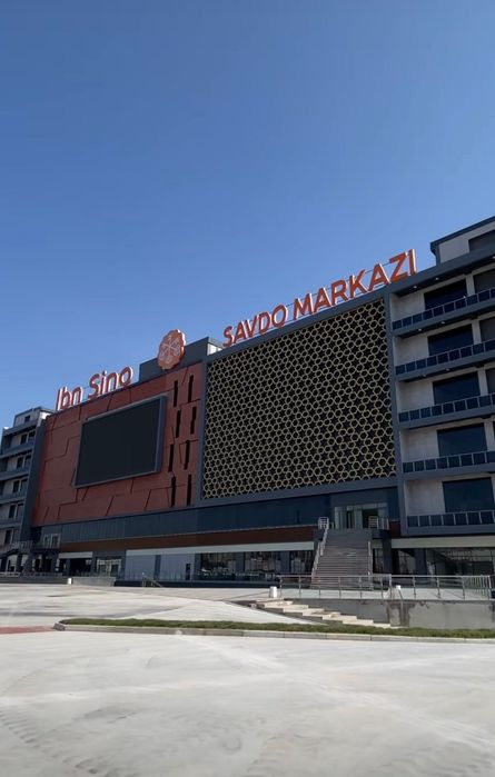 Срочно! Ibn Sino Stroymart 1 etaj торцевой !