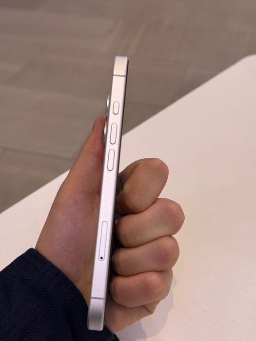 Продам iPhone 16.