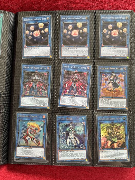 Yu-Gi-Oh карти.