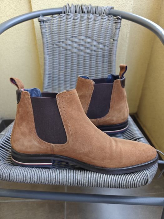 Tommy Hilfiger, 44, chelsea boots