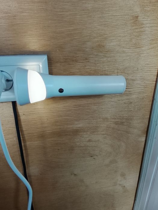 Фонарик IKEA FRYLE с зарядкой от розетки