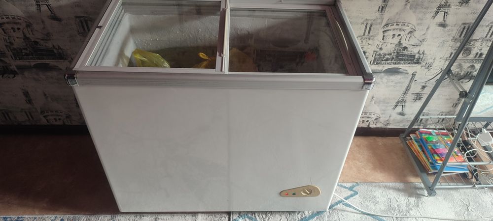 Морозильник со стеклянной крышкой