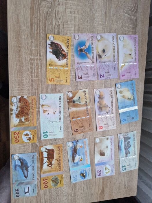 Vand 14 bancnote teritoriile arctice