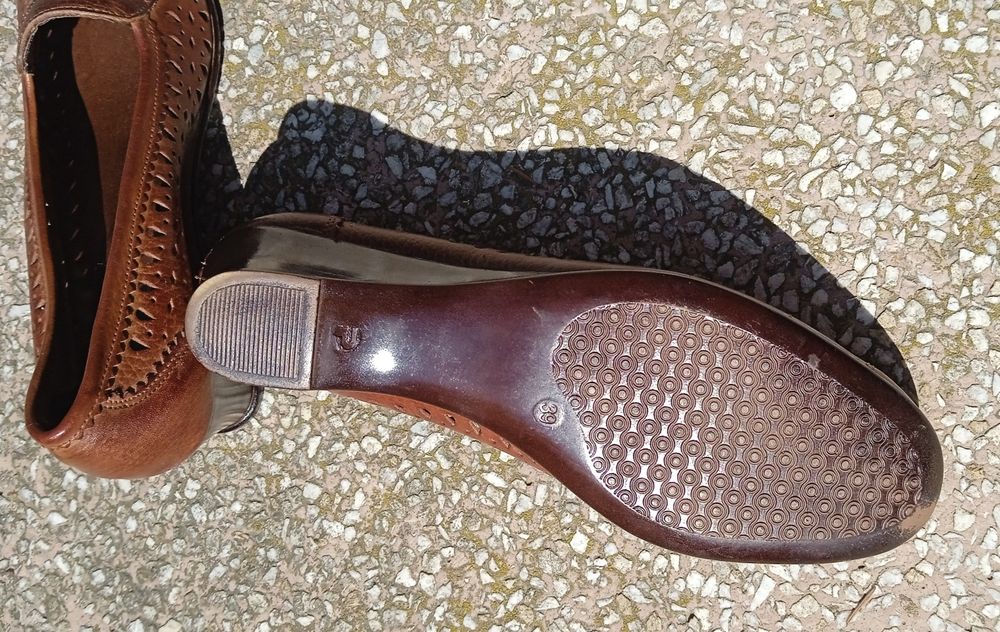 Продавам обувки естествена кожа